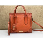 BURBERRY 3856364 CLASSIC GRAINY LEATHER SMALL HONEYWOOD TOTE BAG